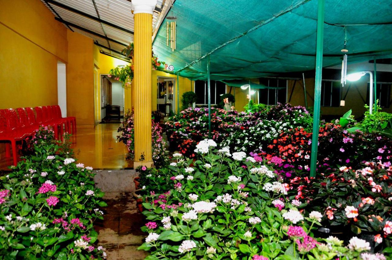 Sri Venkateshwara Residency Hotel Madikeri Exterior photo