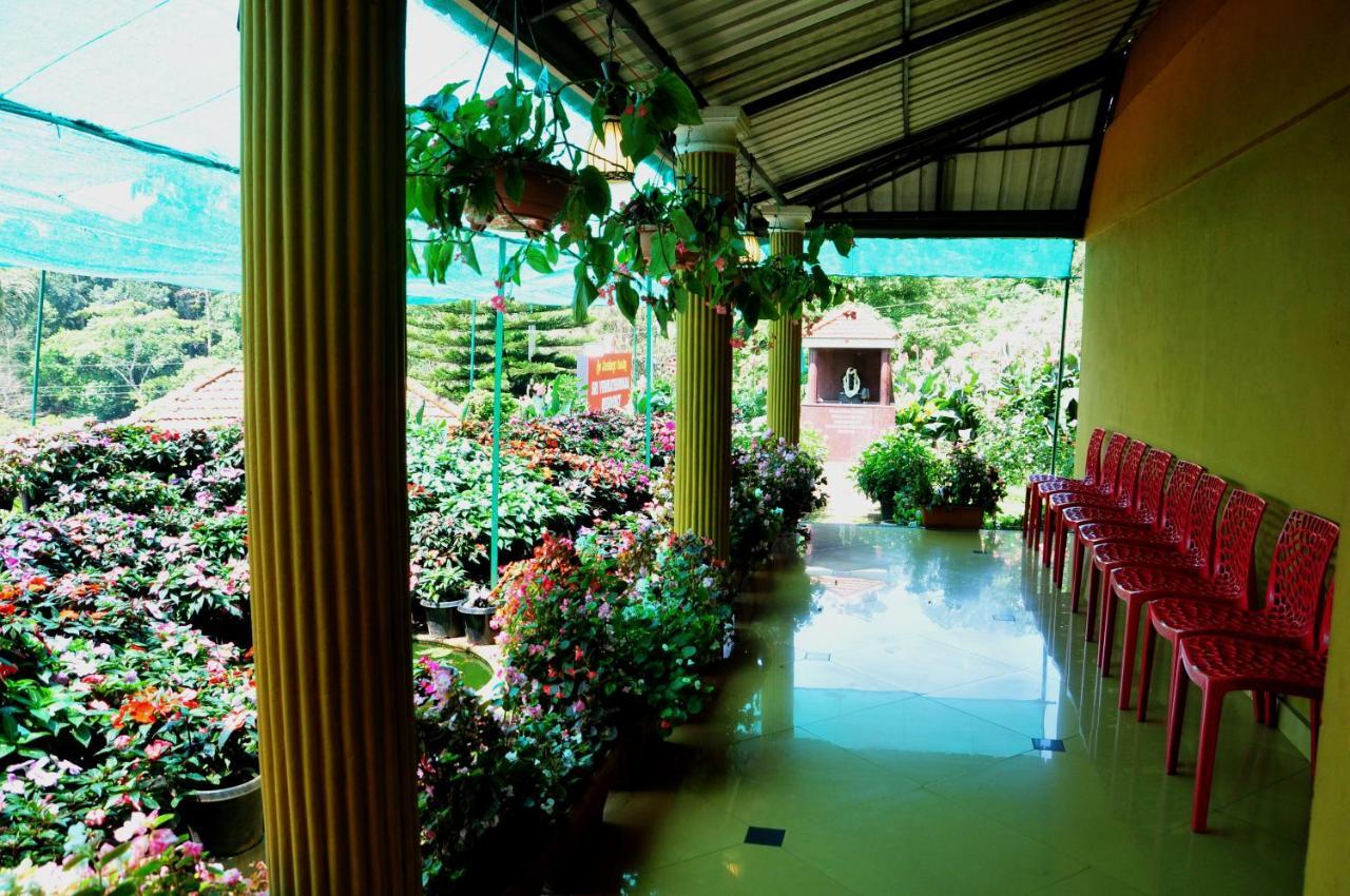 Sri Venkateshwara Residency Hotel Madikeri Exterior photo