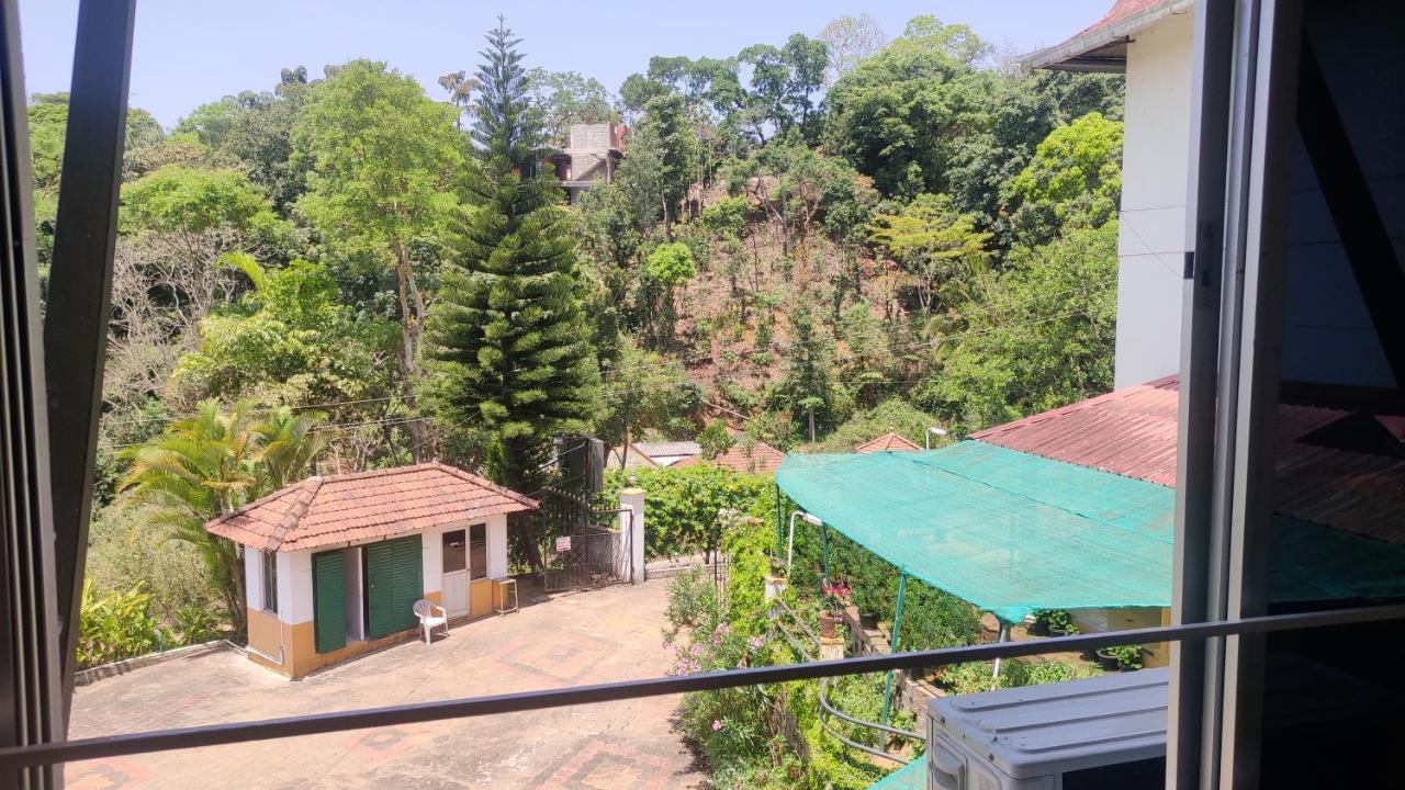 Sri Venkateshwara Residency Hotel Madikeri Exterior photo